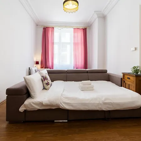 Kwiatowa Standard By Bookinghost *