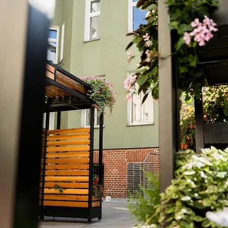 Kwiatowa Standard By Bookinghost *