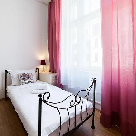 Kwiatowa Standard By Bookinghost Poznań