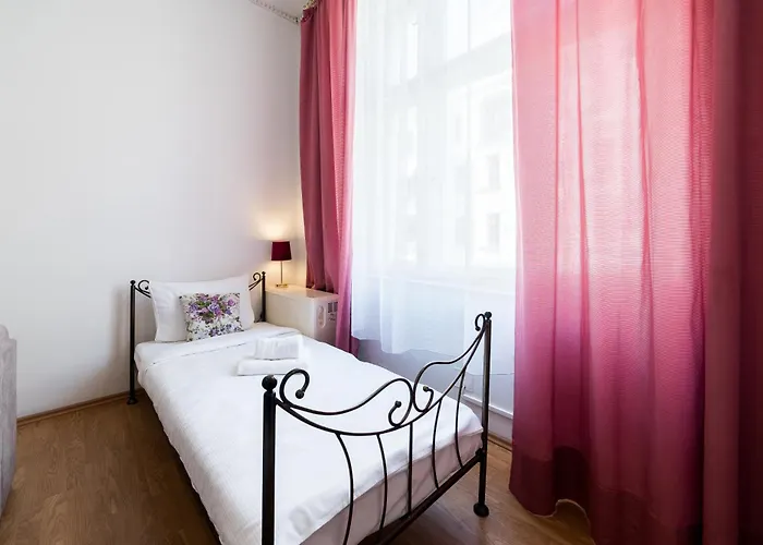 Kwiatowa Standard By Bookinghost פוזנן