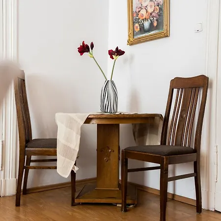 Kwiatowa Standard By Bookinghost * 波兹南